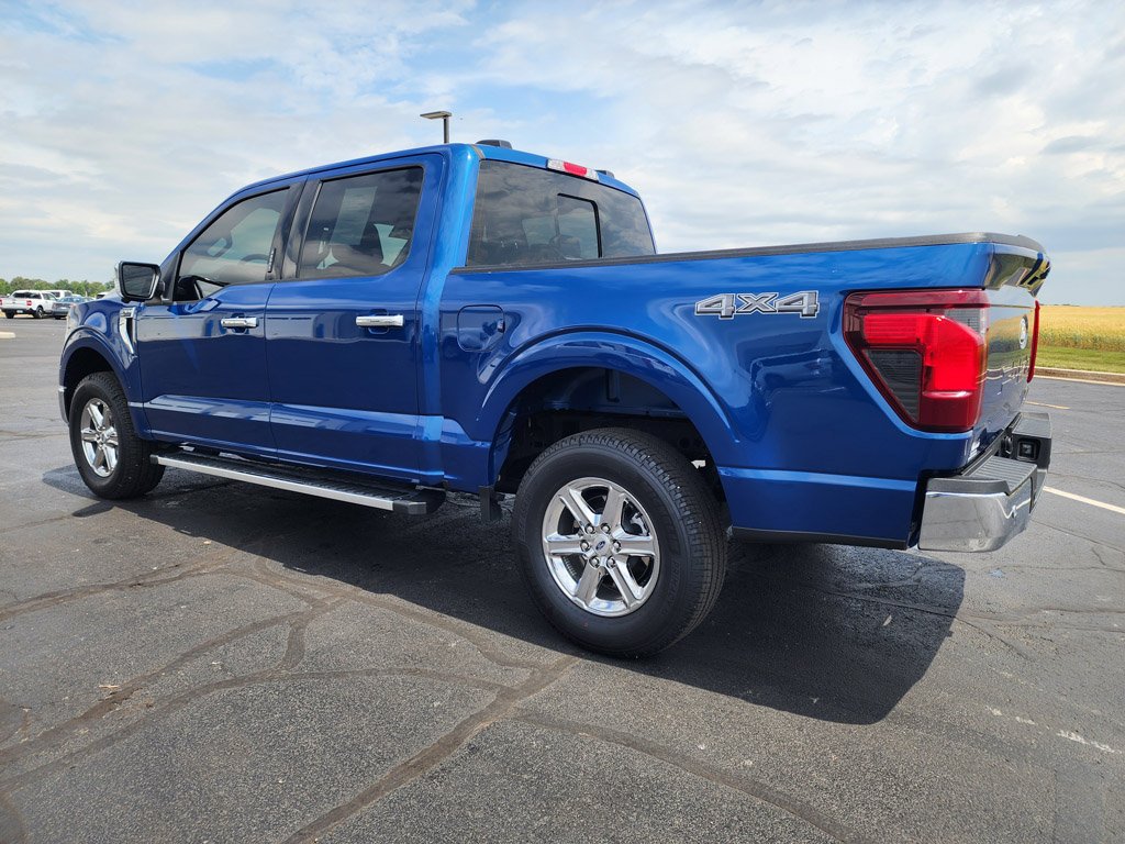 Used 2024 Atlas Blue Metallic Ford XLT image 7
