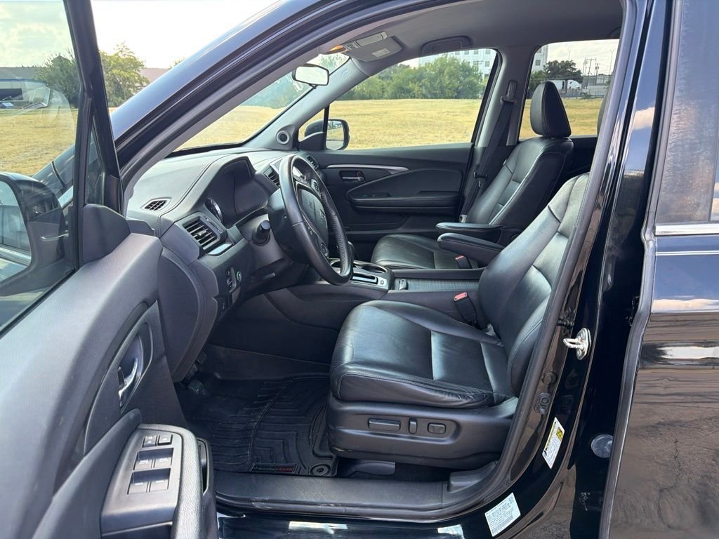 Used 2017 Black Honda RTL image 13