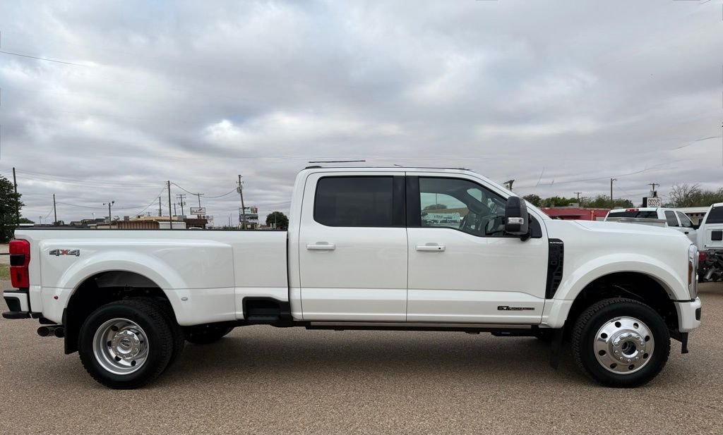 Used 2026 Star White Ford Platinum image 3
