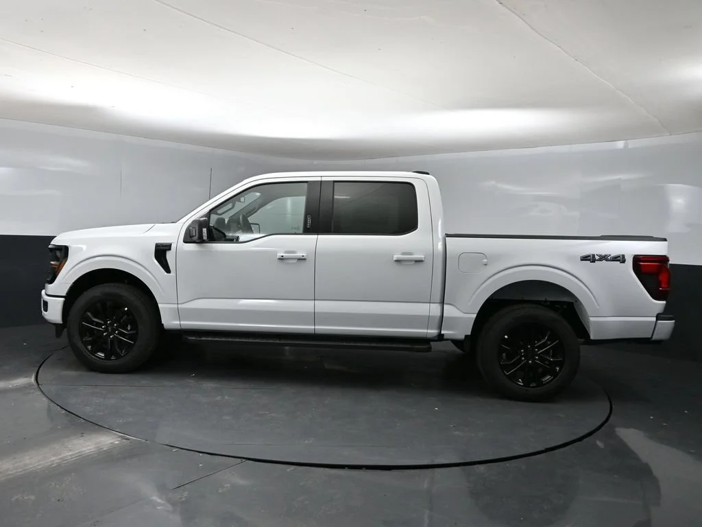 New 2026 Oxford White Ford XLT image 4