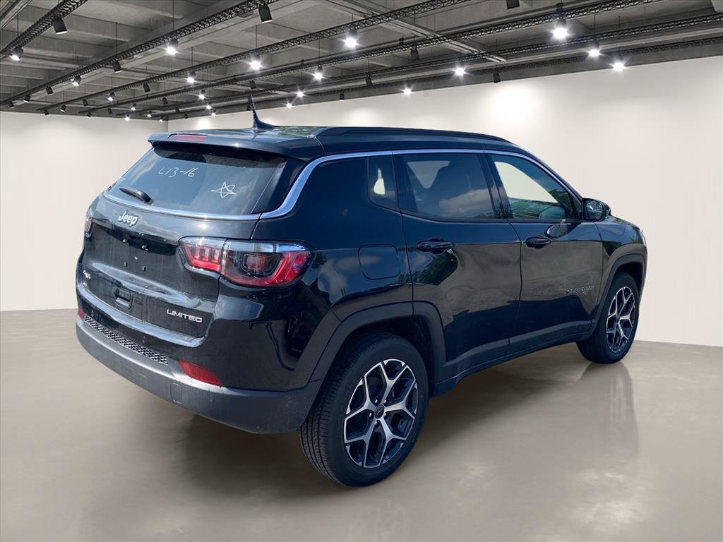 New 2026 Diamond Black Crystal Pearlcoat Jeep Limited image 4