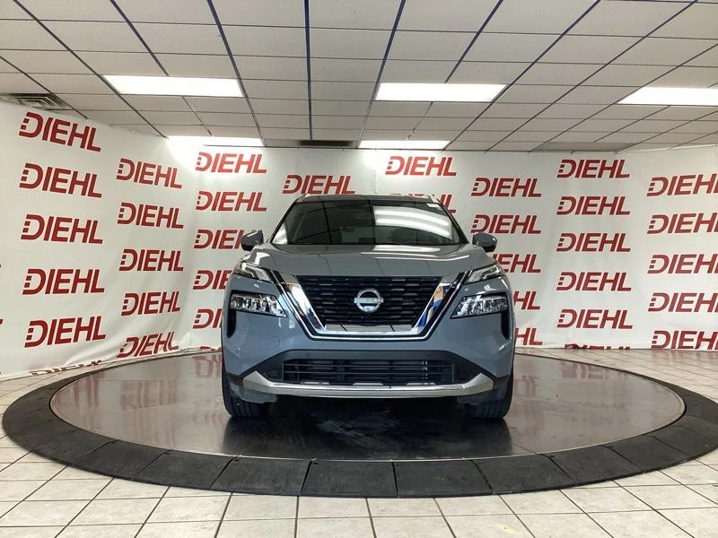 Used 2023 Gray Nissan Platinum image 2