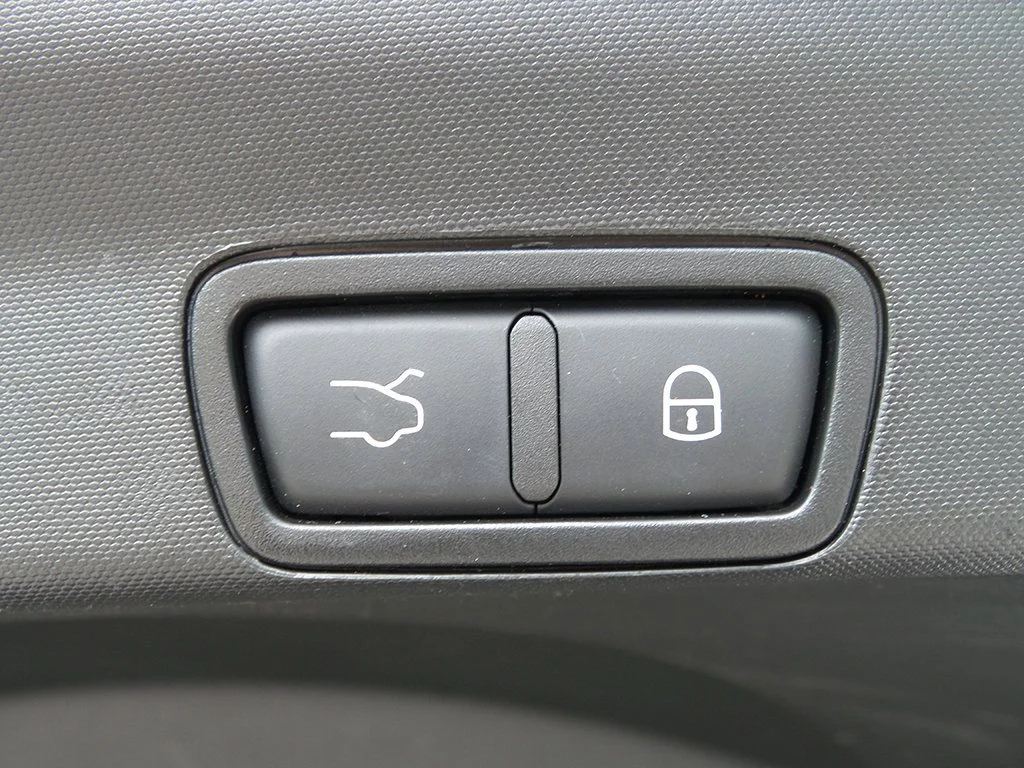 Used 2019 Black Alfa Romeo Base image 41