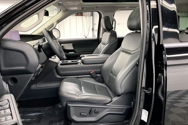 Used 2025 Agate Black Metallic Ford Active image 25