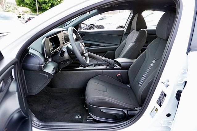 Used 2026 White Hyundai SEL Sport image 12