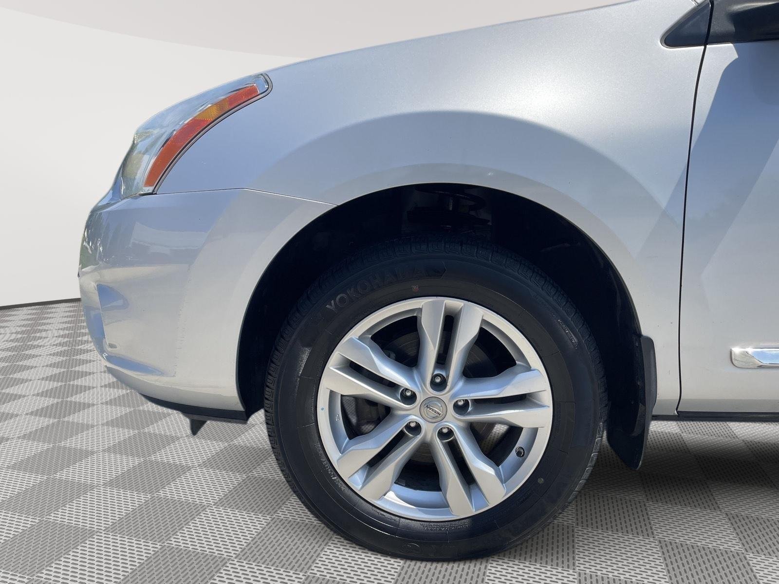 Used 2013 Brilliant Silver Nissan SV image 11