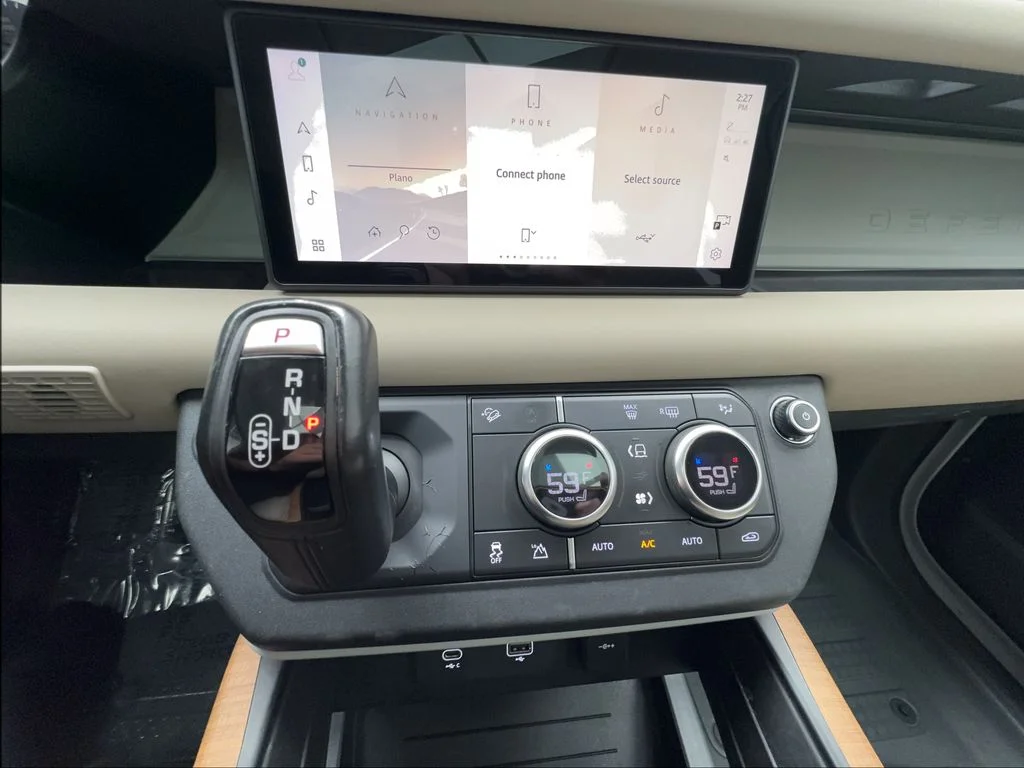 Used 2023 White Land Rover S image 42