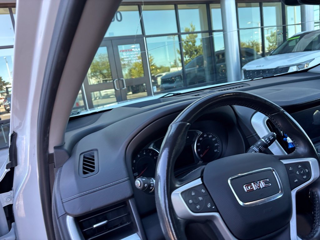 Used 2022 White GMC SLT image 33