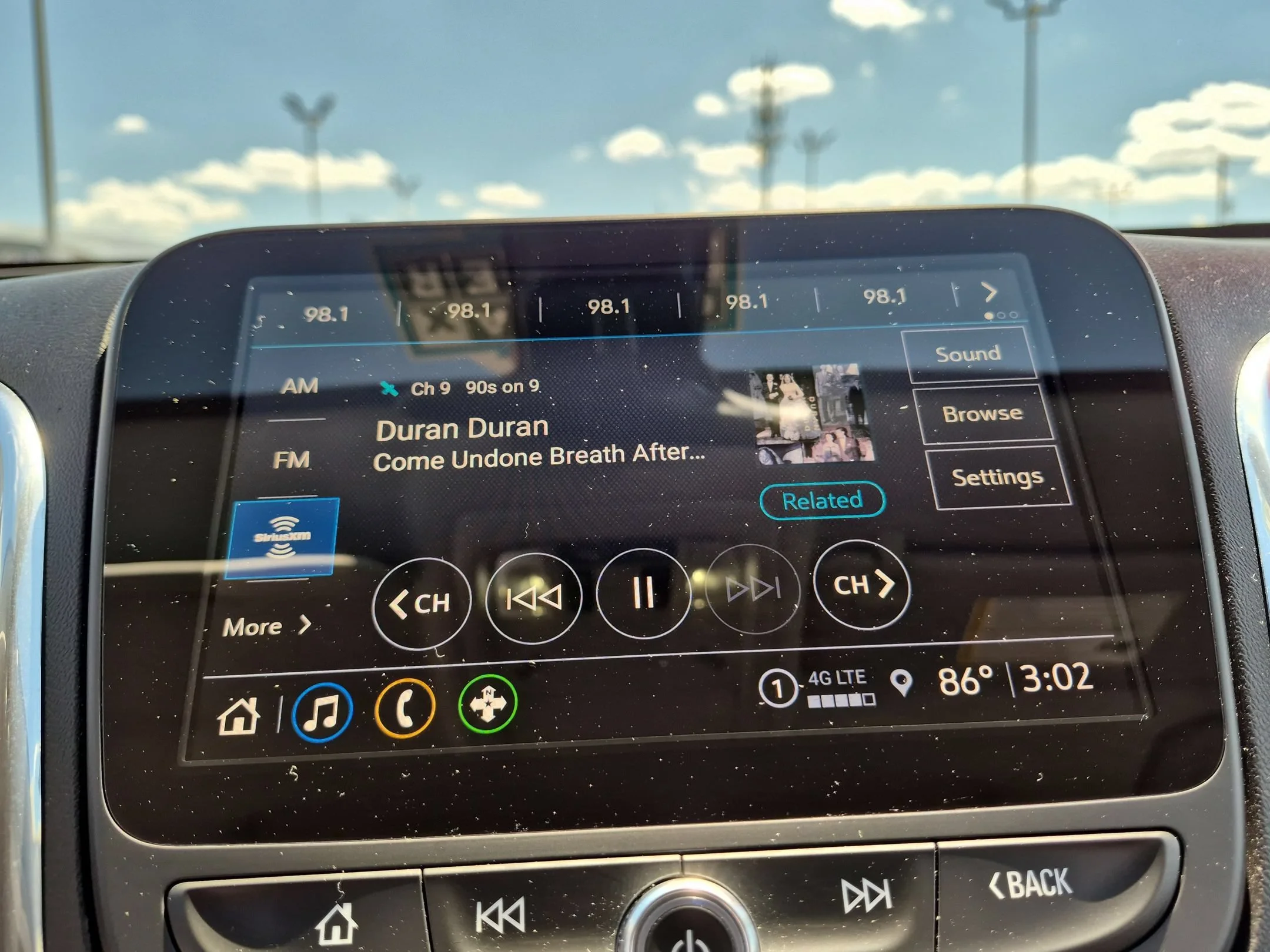 Used 2024 Summit White Chevrolet LT image 11