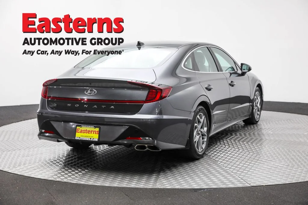 Used 2023 Gray Hyundai SEL image 5