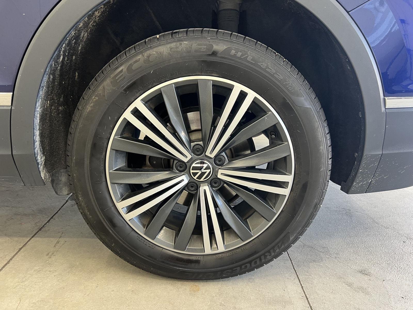 Used 2024 Atlantic Blue Metallic Volkswagen SE image 10