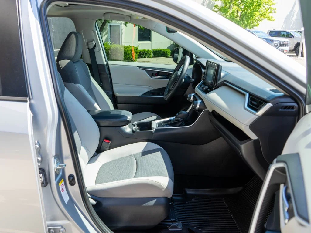 Used 2019 Silver Toyota XLE image 10