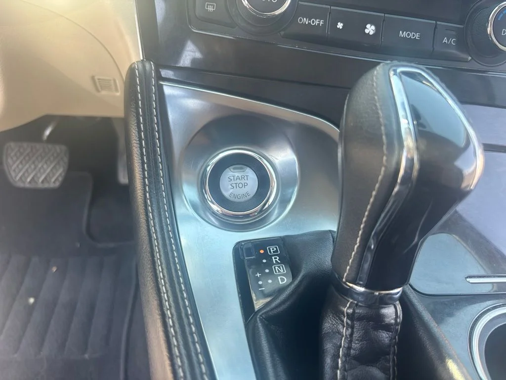 Used 2016 White Nissan Platinum image 17