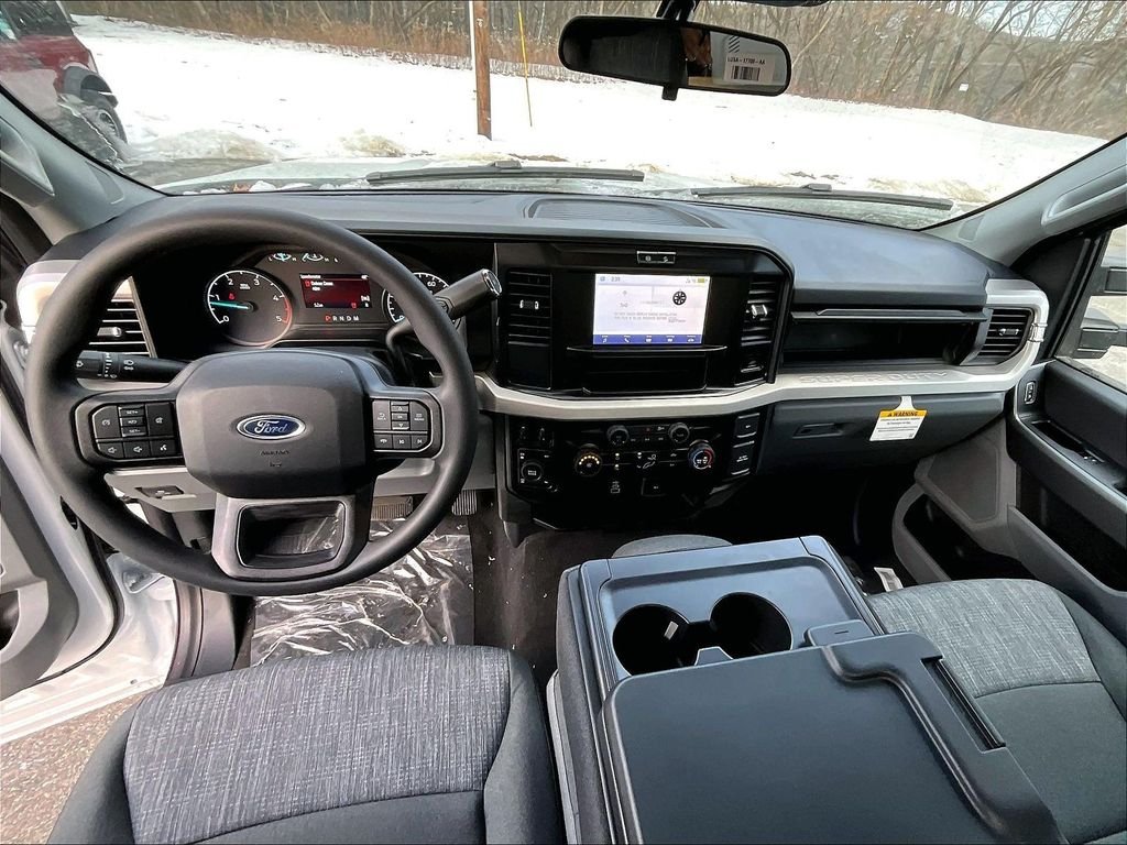 2026 Ford F-350 Super Duty XLT - Photo 6