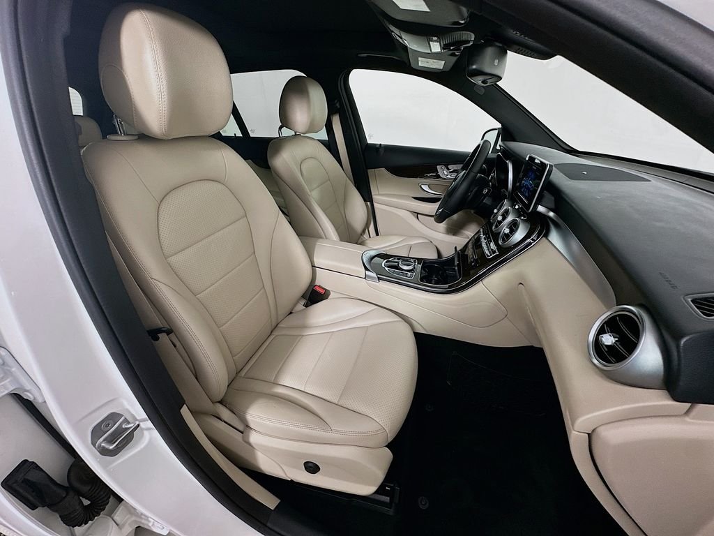 Used 2017 White Mercedes-Benz GLC 300 image 29