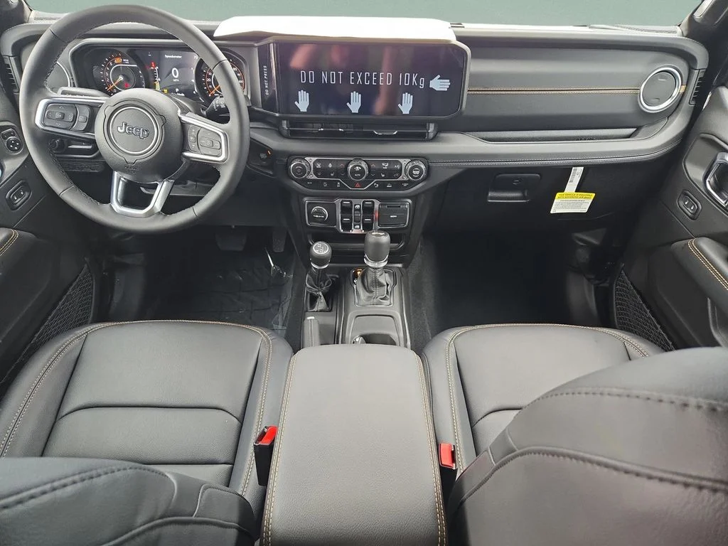 2025 Jeep Wrangler 4-Door Sahara - Photo 15