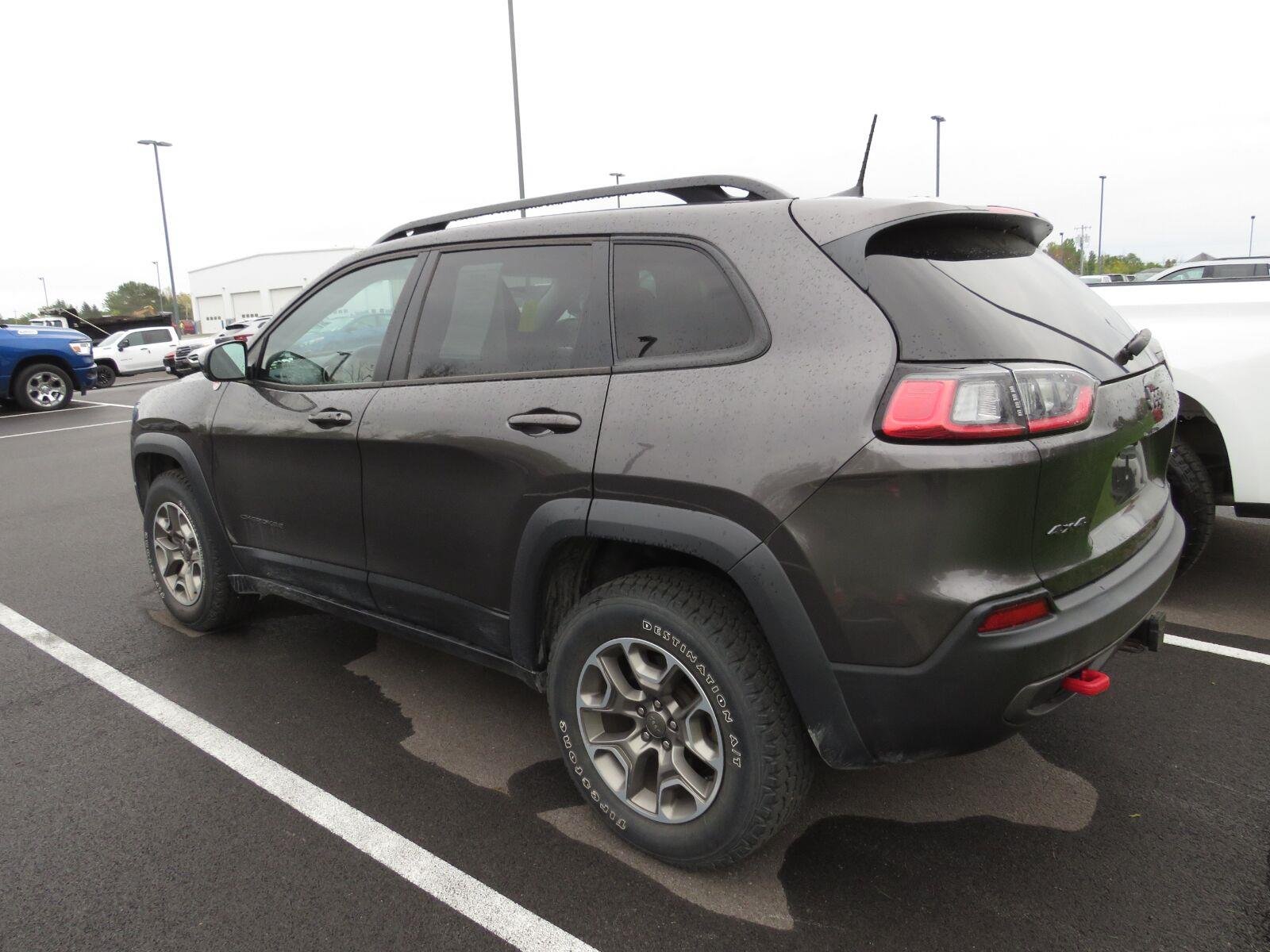 Used 2022 Granite Crystal Metallic Clearcoat Jeep Trailhawk image 9