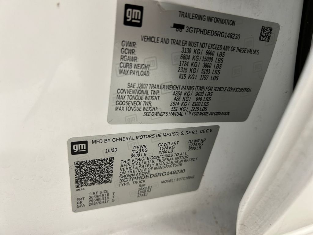 Used 2024 White GMC SLT image 19