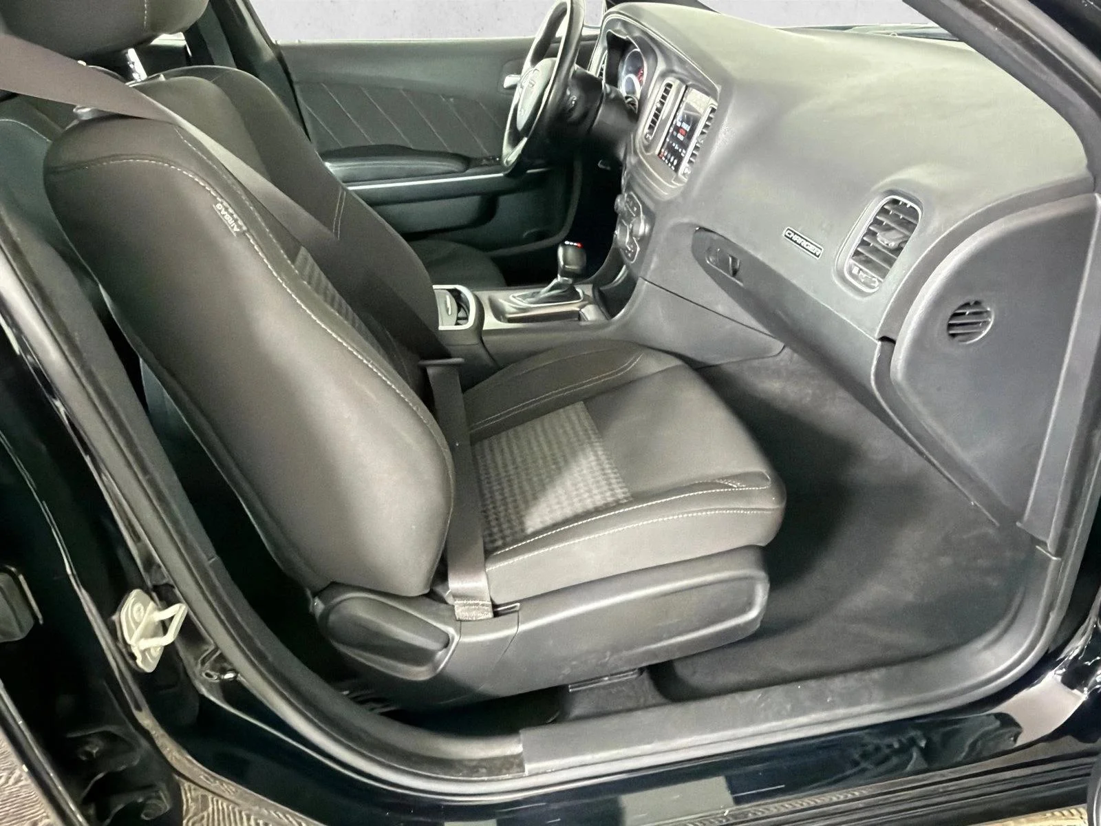 Used 2023 Black Dodge SXT image 13