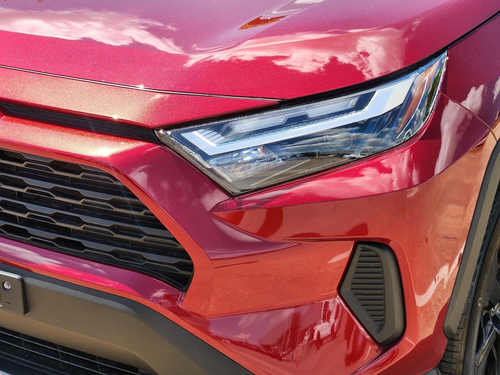 Used 2025 Ruby Flare Pearl Toyota XLE image 7