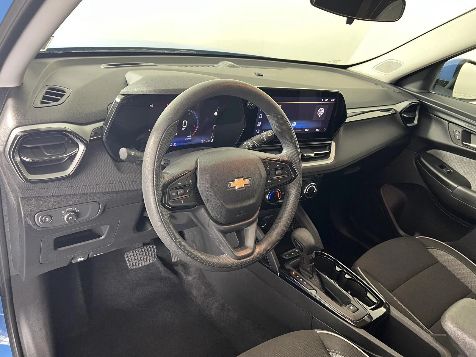 Used 2024 Fountain Blue Chevrolet LT image 10