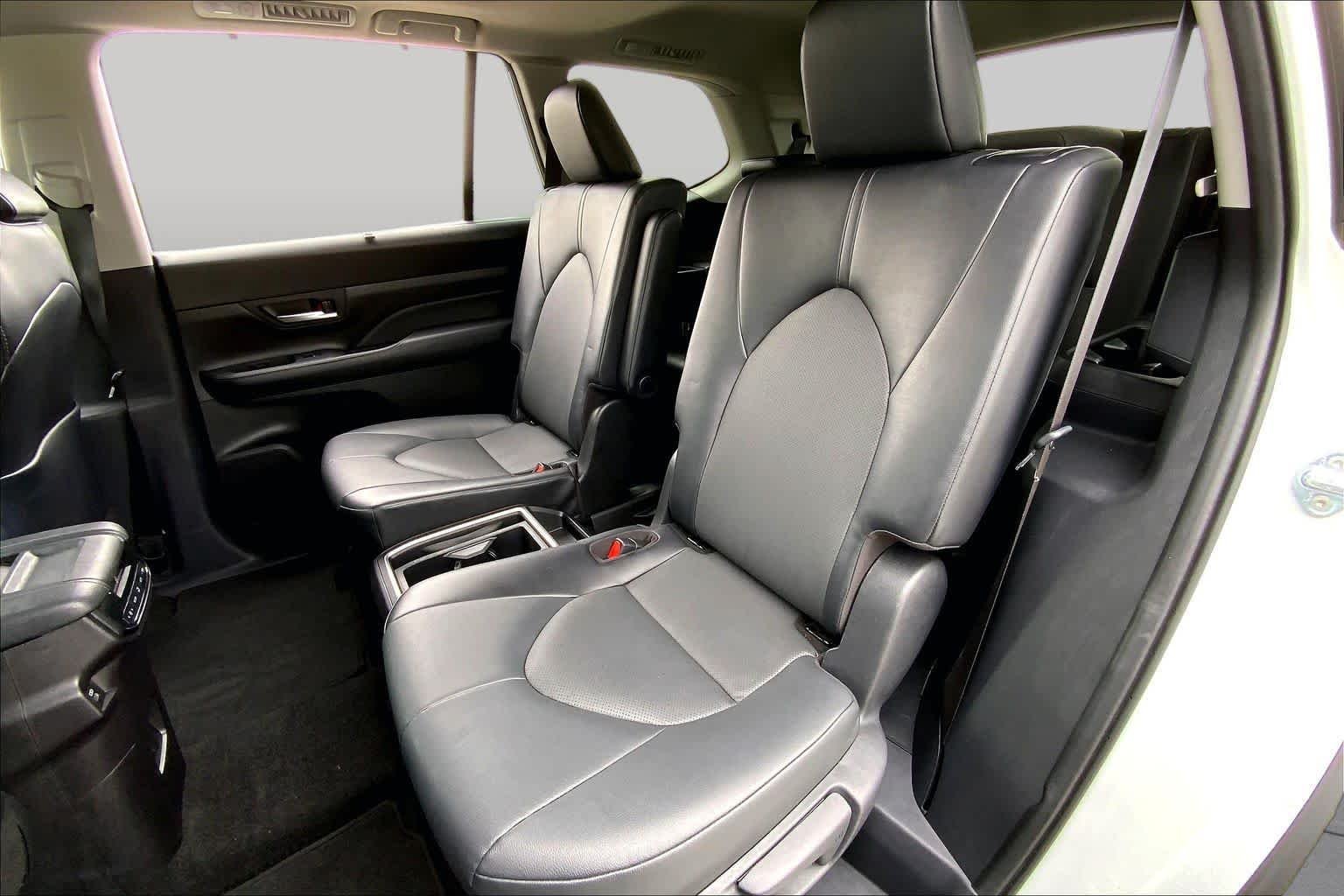 Used 2025 Wind Chill Pearl Toyota XLE image 20