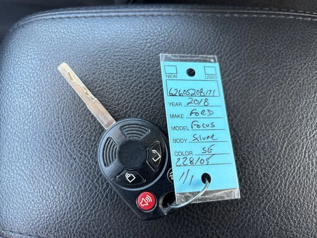 Used 2018 Gray Ford SE image 28
