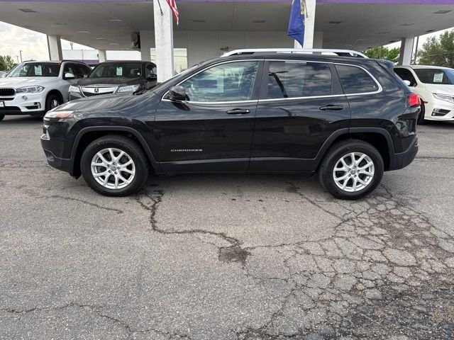 Used 2015 Black Jeep Latitude image 7