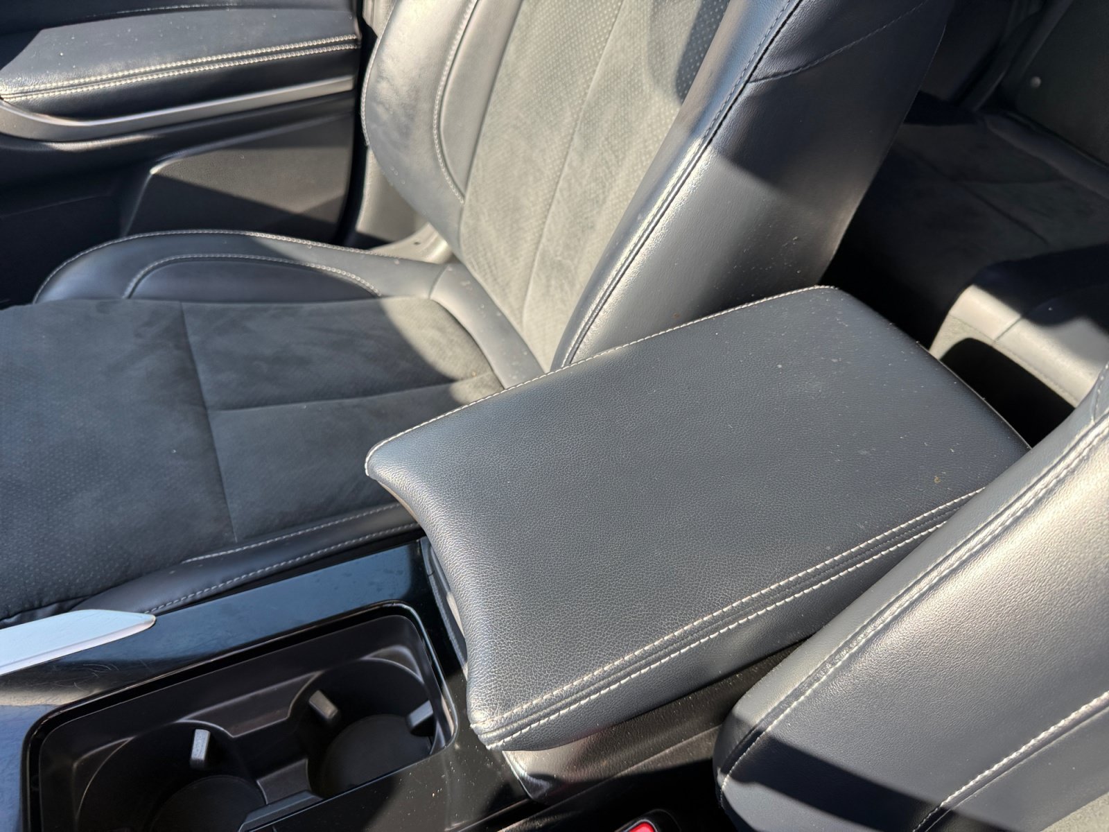 Used 2024 Lightning Blue Metallic Mitsubishi SE image 14