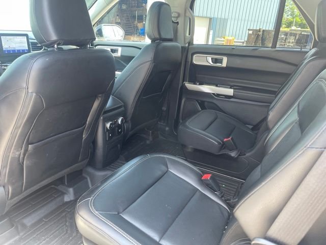 Used 2022 White Metallic Ford Limited image 4