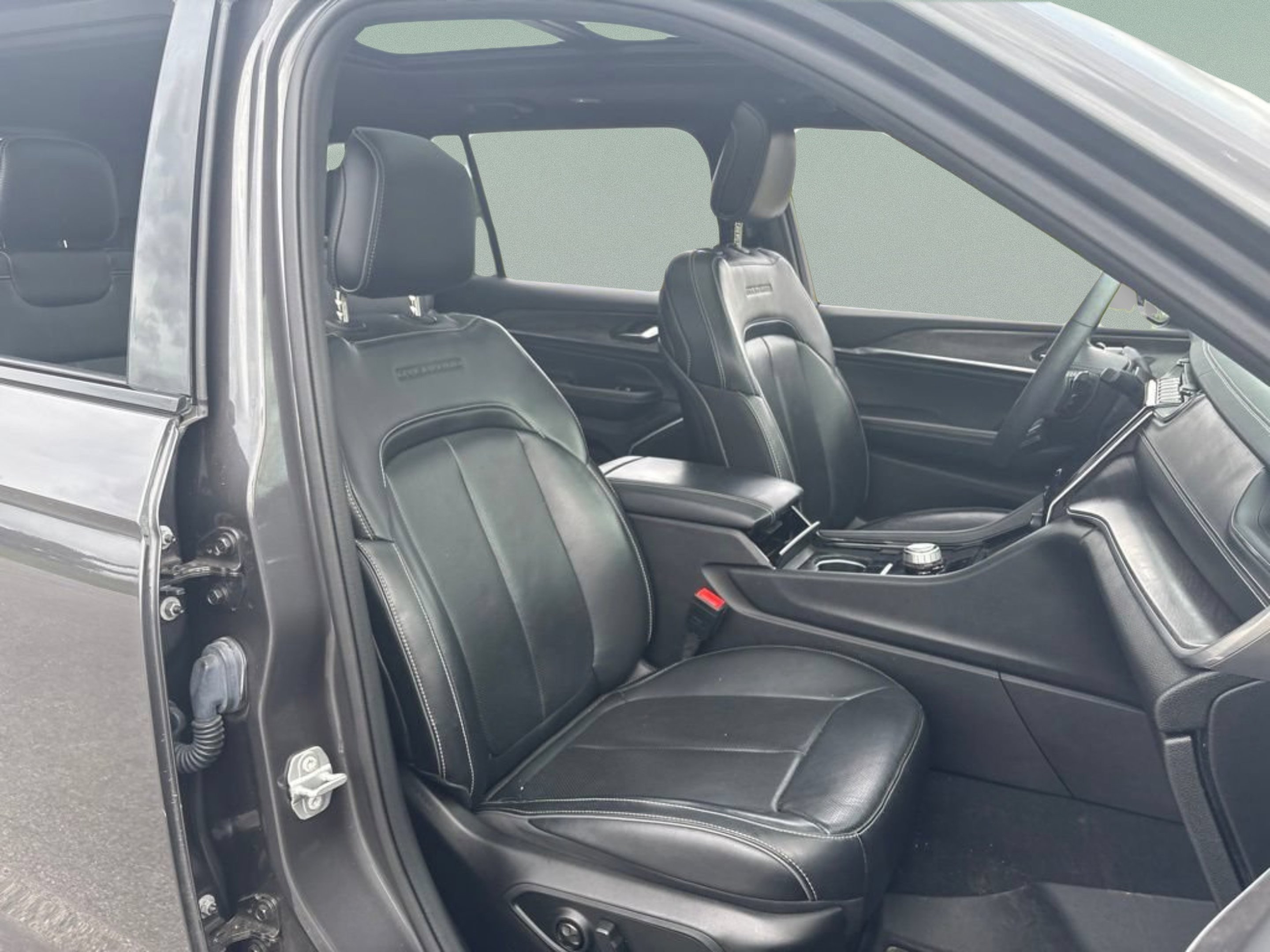 Used 2023 Baltic Gray Metallic Clearcoat Jeep Overland image 35