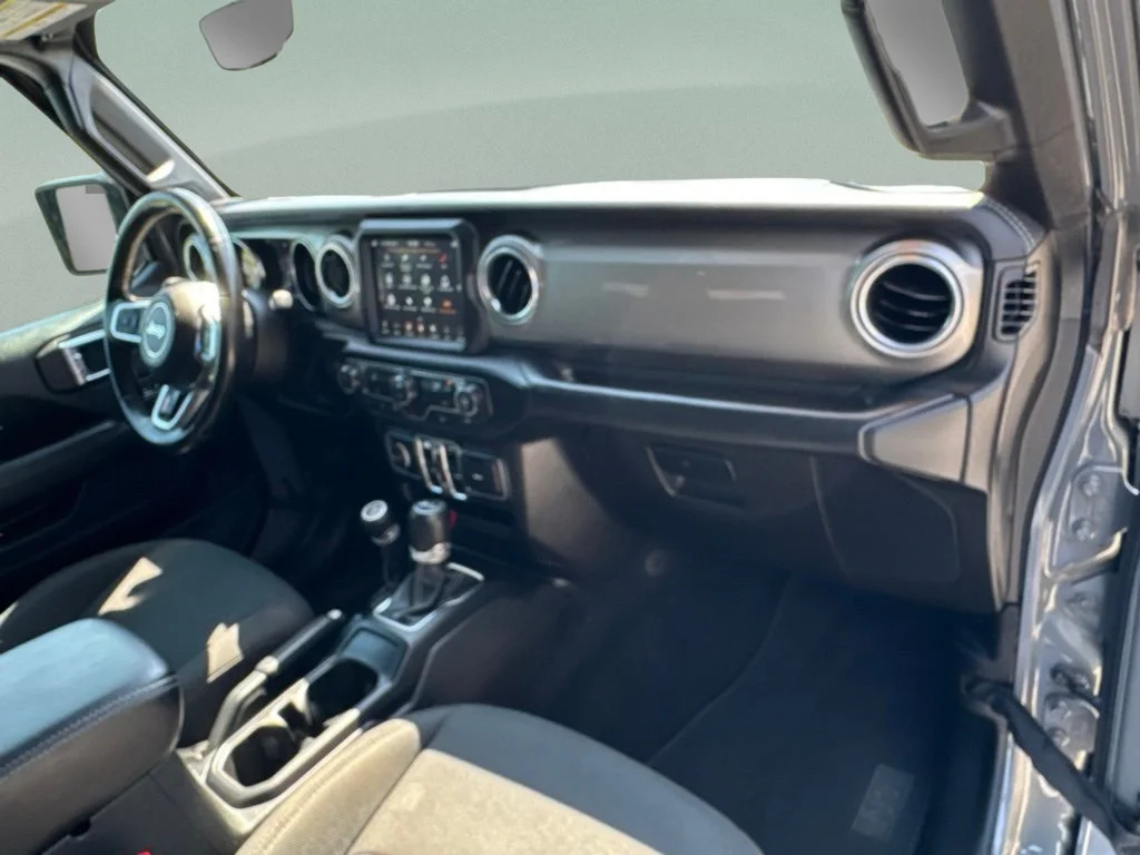 Used 2018 Sting-Gray Clearcoat Jeep Sahara image 34