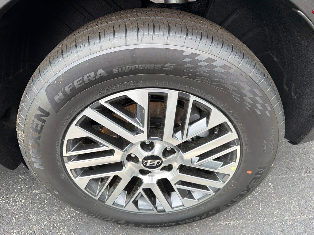 New 2026 Black Hyundai SE FWD image 19