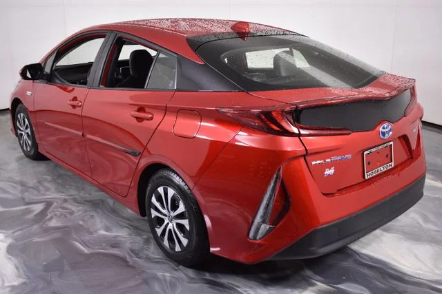 Used 2021 Red Toyota XLE image 6