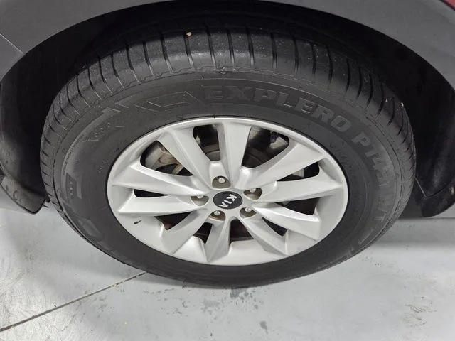 Used 2020 Red Kia LX image 16