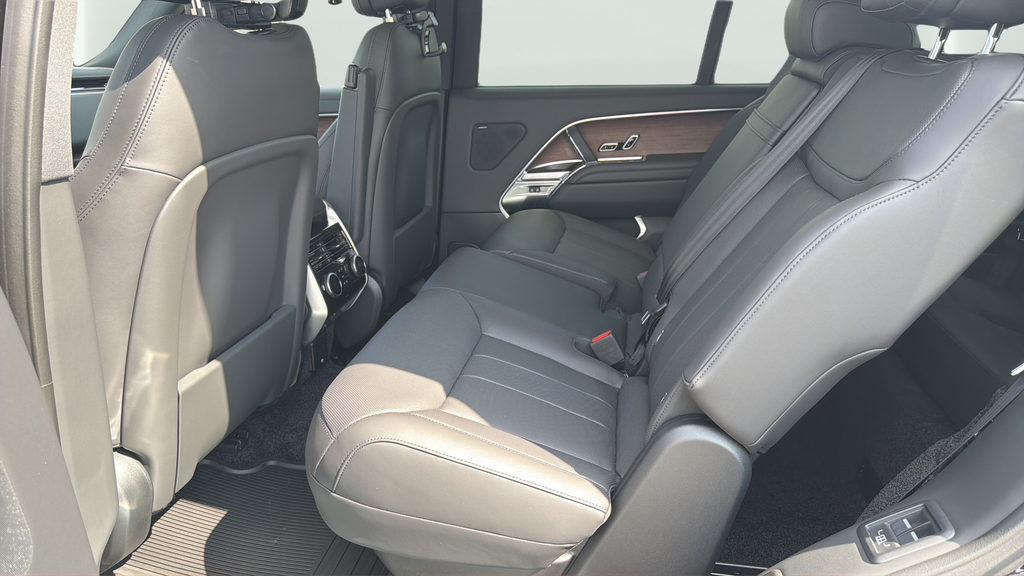 New 2026 Santorini Black Land Rover SE image 18