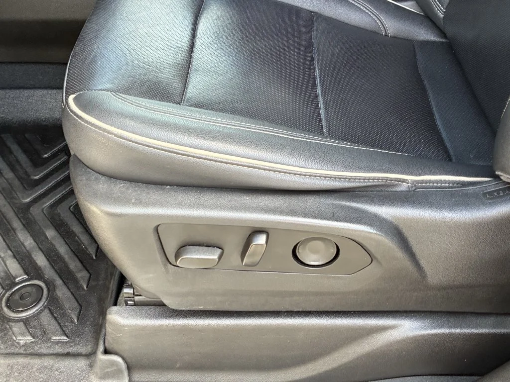Used 2023 SUMMIT WHITE Chevrolet Premier image 15