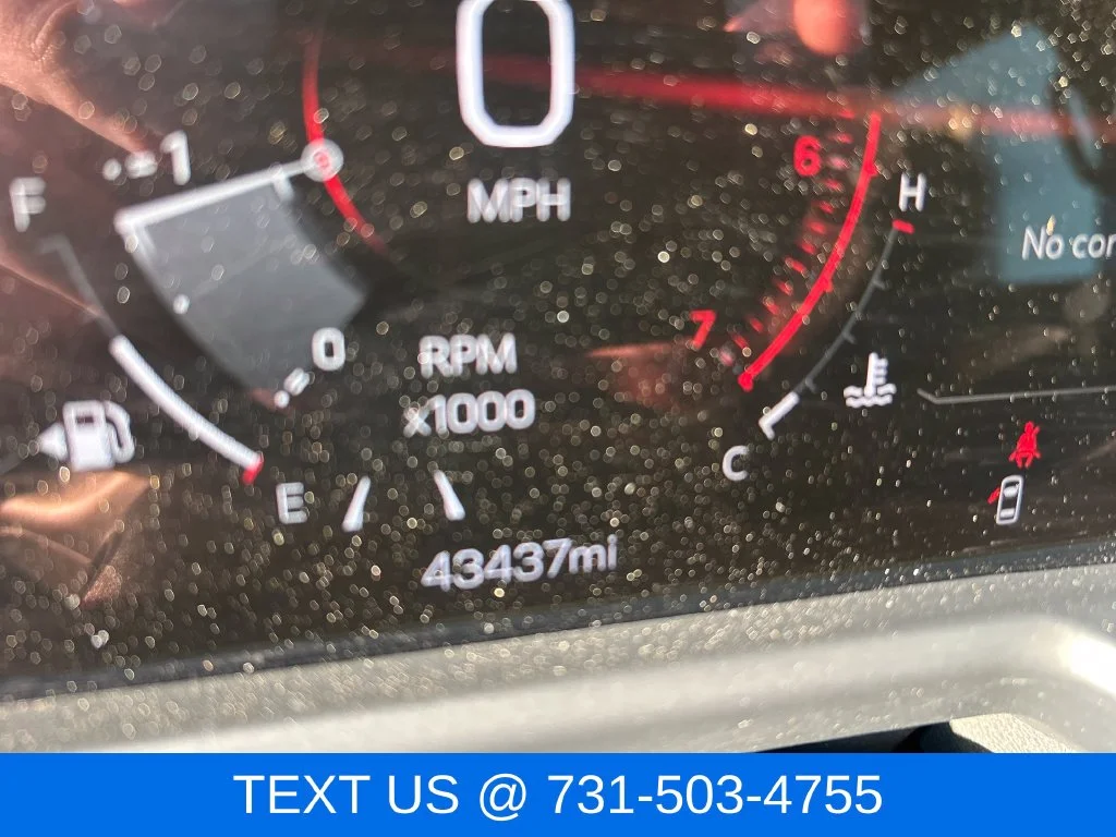 Used 2024 White GMC Elevation image 17