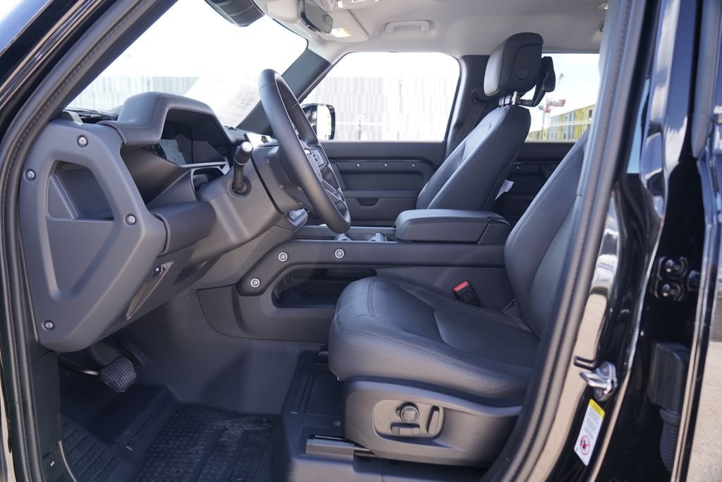 Used 2026 Black Land Rover X-Dynamic SE image 10