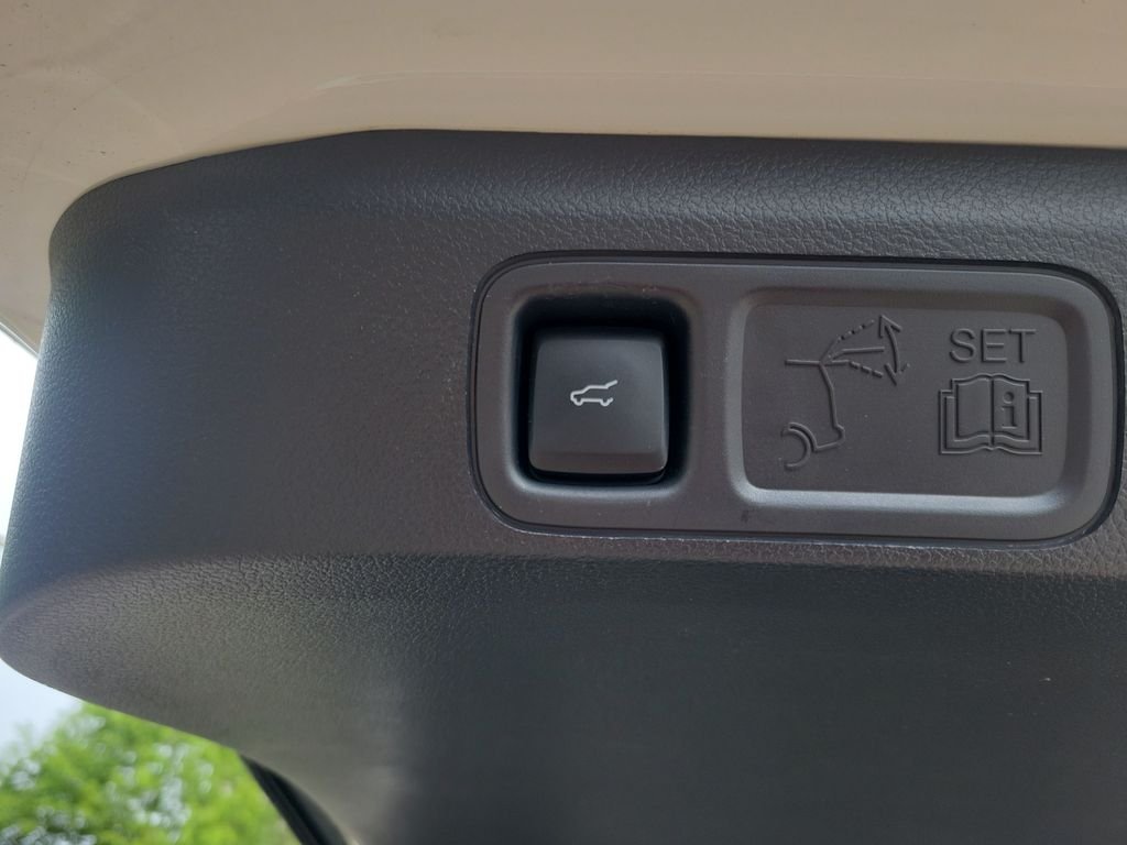 Used 2023 White Ford XLT image 32