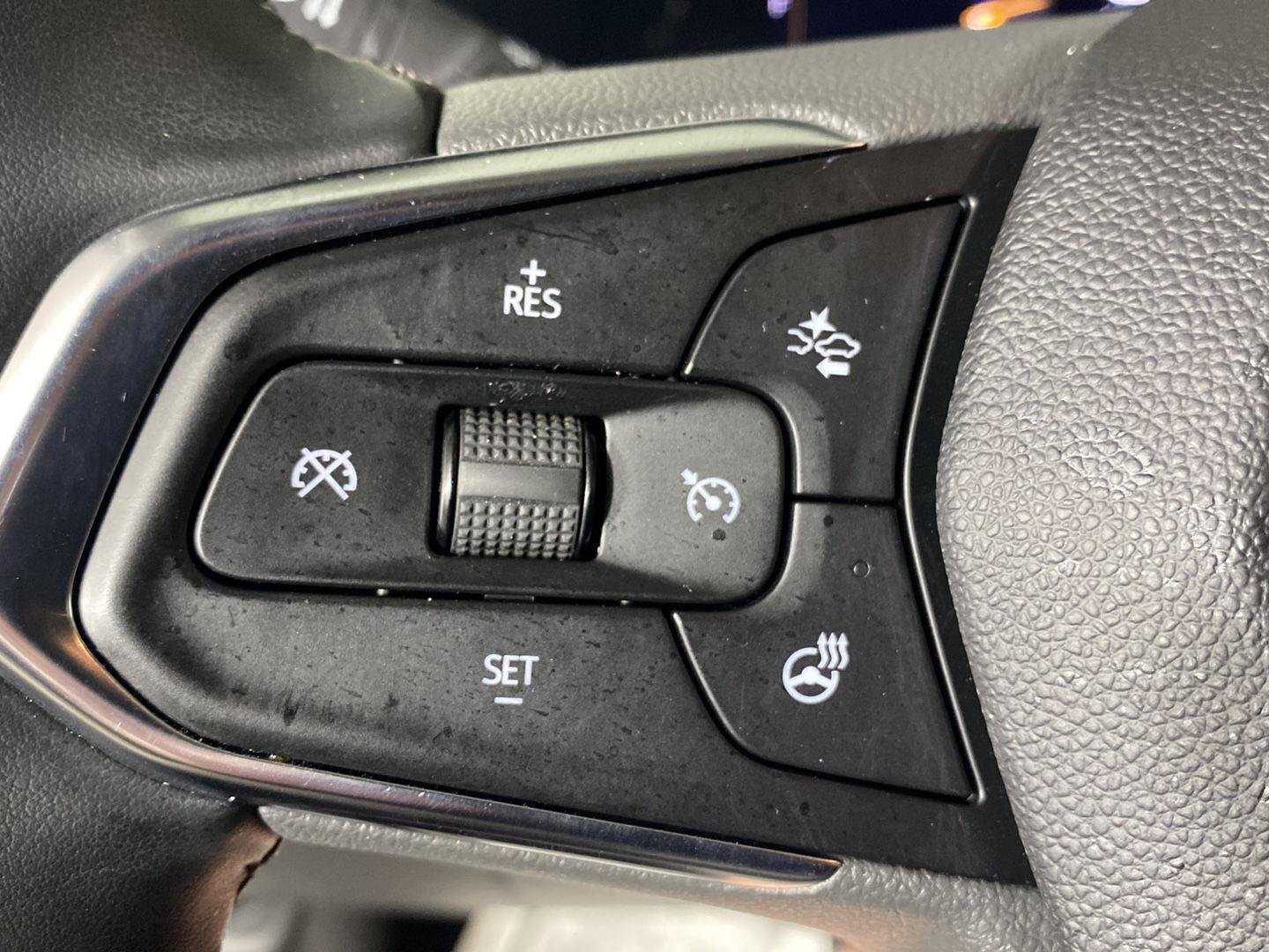 Used 2025 Summit White Chevrolet LT image 18