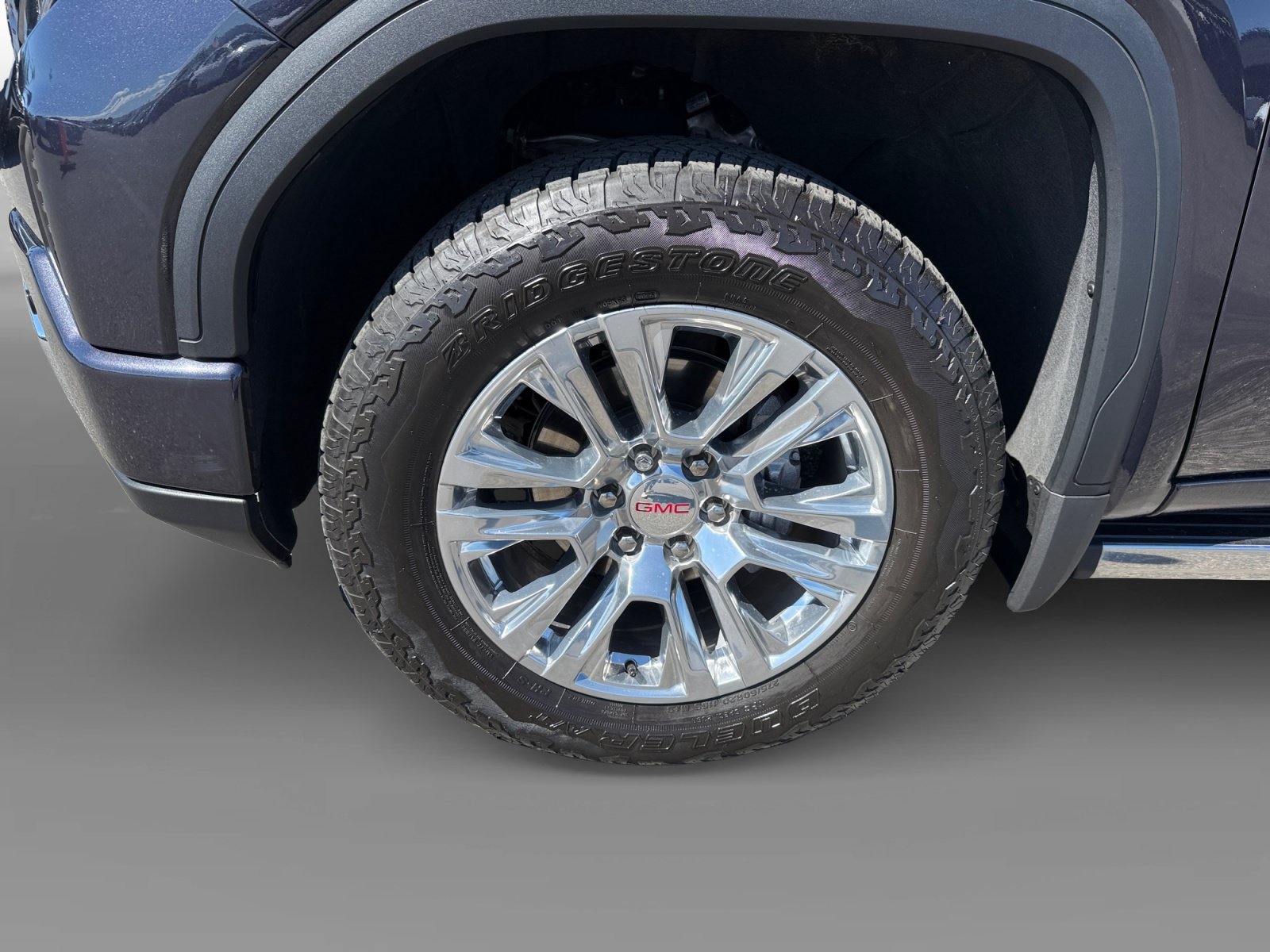 Used 2025 Titanium GMC Denali image 9