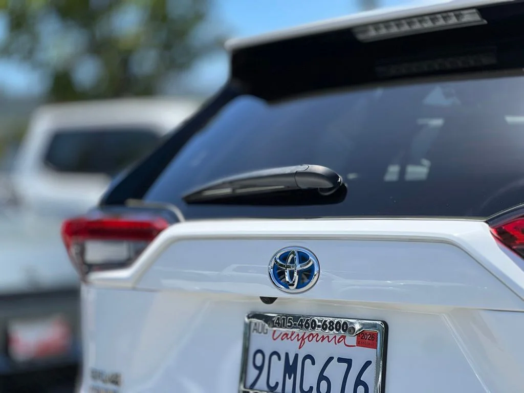 Used 2022 White Toyota SE image 12