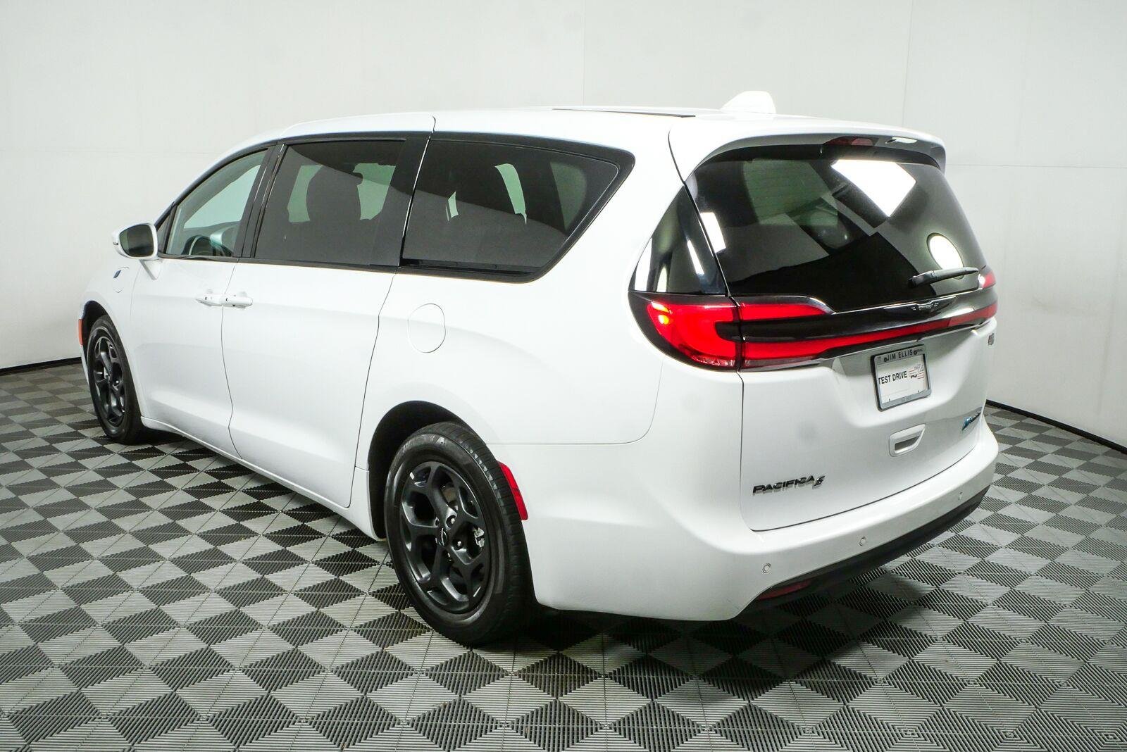 Used 2022 Bright White Clearcoat Chrysler Hybrid Touring L image 27
