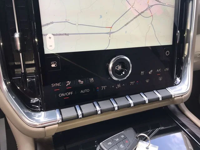 Used 2025 Red GMC Denali image 19