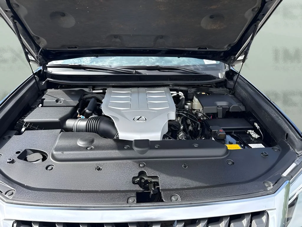 Used 2022 Black Lexus 460 image 21