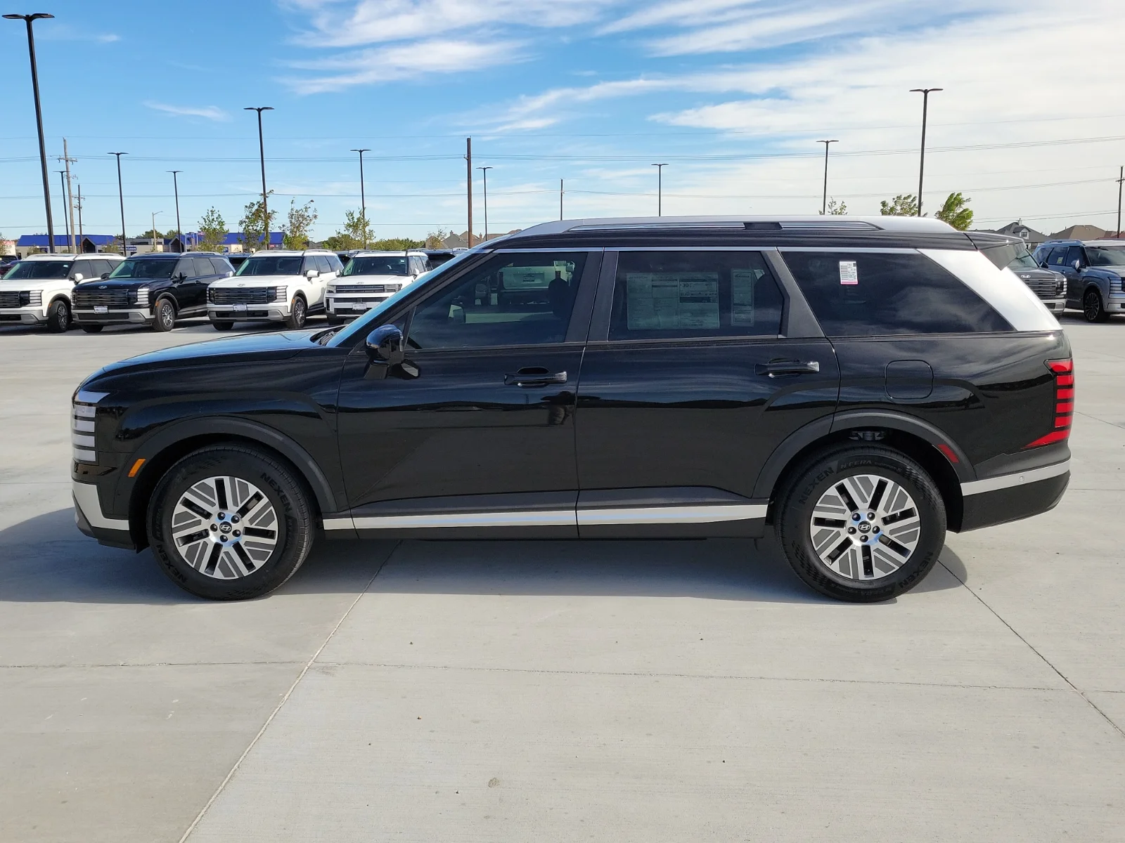 New 2027 Abyss Black Hyundai SEL Premium 7P 4dr All-Wheel Drive image 2
