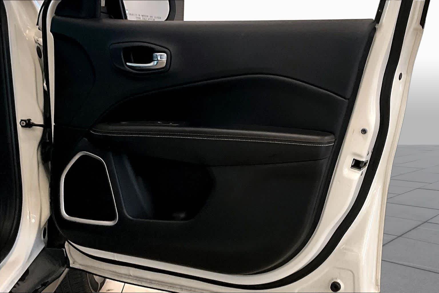 Used 2020 White Clearcoat Jeep Latitude image 19