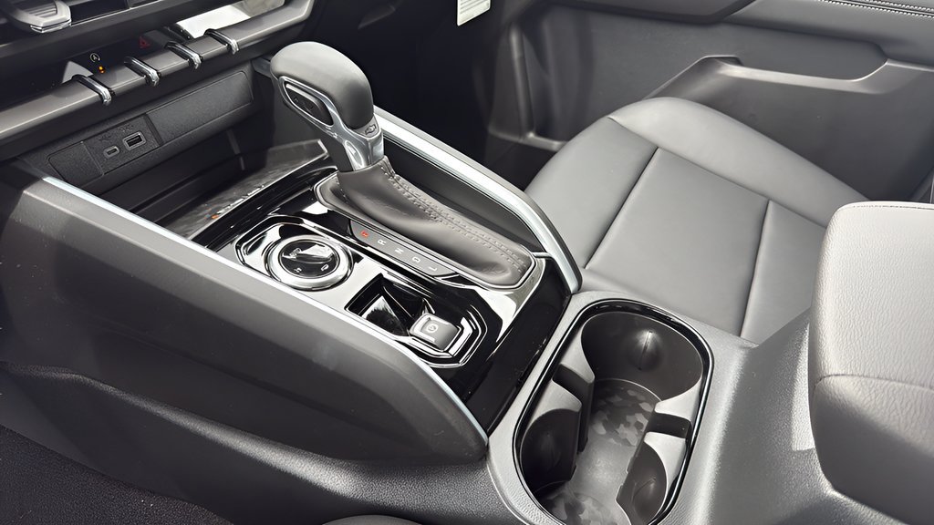 New 2026 Summit White Chevrolet LT image 30