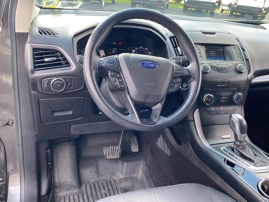 Used 2015 Magnetic Metallic Ford SE image 3